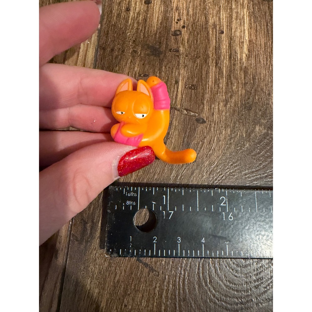 Hasbro Lost Kitties Orange Cat Yoga Figure E4458 83091 Collectible Mini Toy